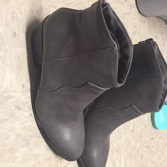 Charlotte Russe size 8 ankle boots brand new - Picture 2 of 2